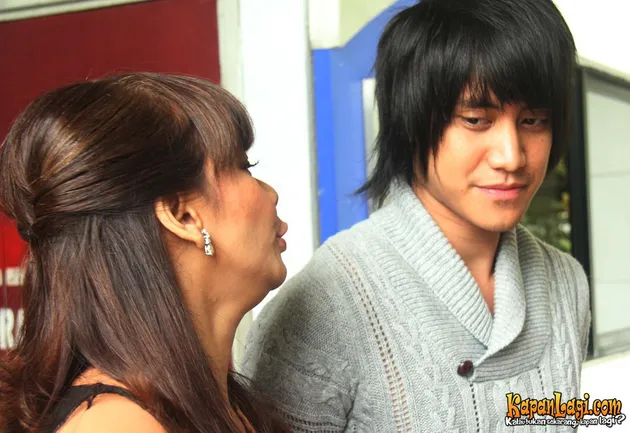 Kevin Aprilio - Memes