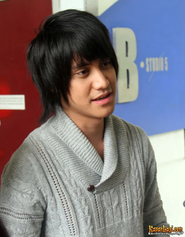 Kevin Aprilio - Memes