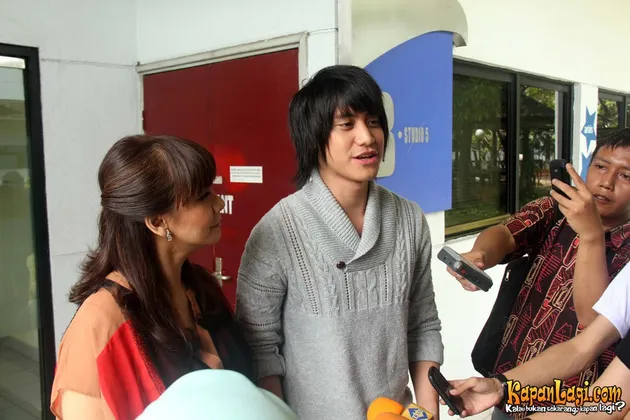 Kevin Aprilio - Memes