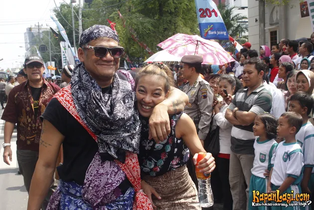 Tio Pakusadewo, Vicky Burky