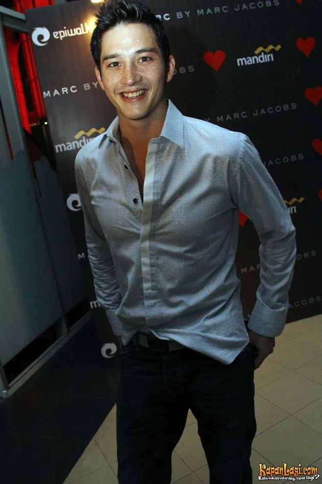 Mike Lewis