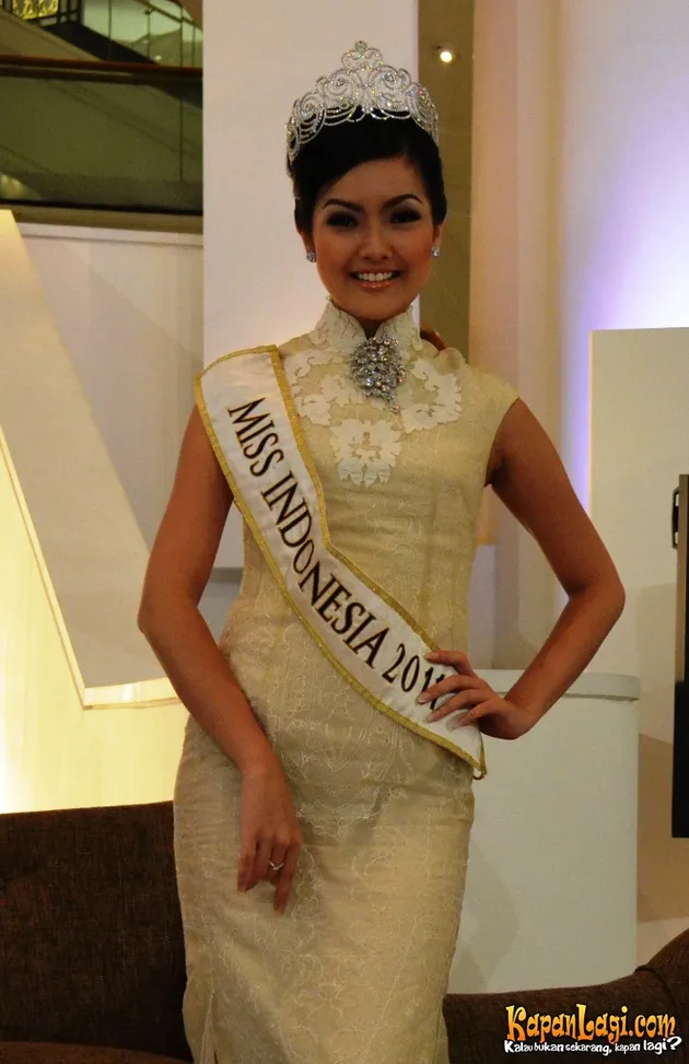 Miss World 2011 Ivian Sarcos dan Astrid Elena