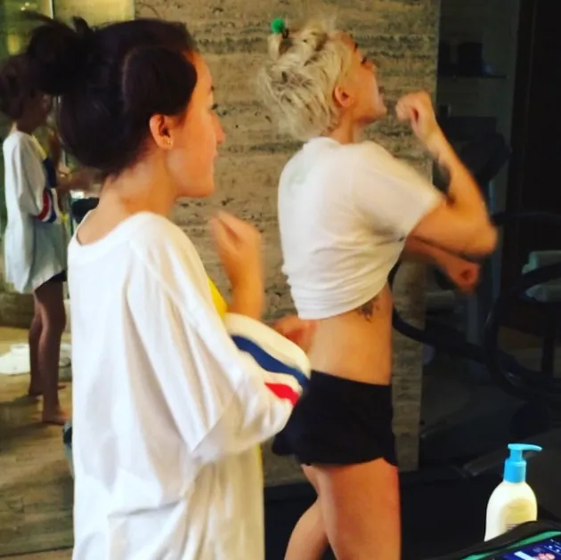 Miley Cyrus - Noah Cyrus
