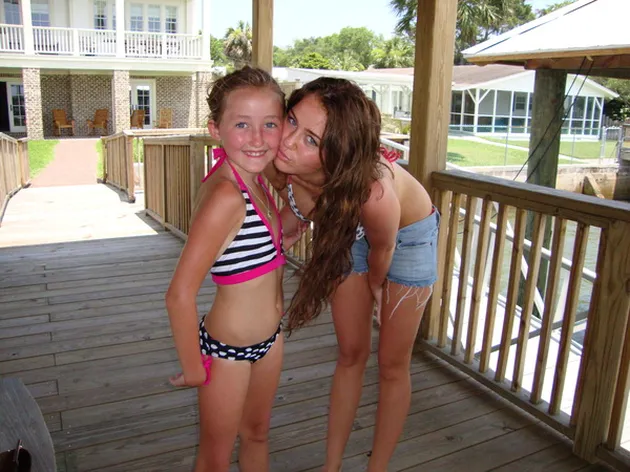 Miley Cyrus - Noah Cyrus