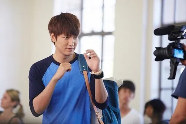 Wah gantengnya Lee Min Ho saat berada di tengah-tengah syuting The Heirs.