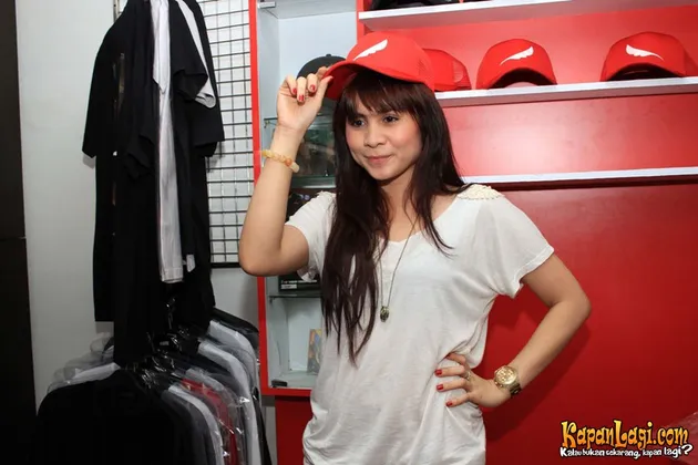 Momo Geisha dan Sahabat Peterpan