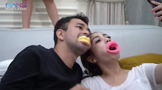 Nagita Slavina Shops for Cheap Items at an Online Shop, Invites Raffi Ahmad to Try Cheek Slimming Device with Hilarious Results