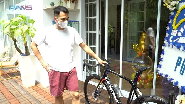 Nagita Slavina Celebrates Independence at Andara House, Check Out 10 Pictures of Raffi Ahmad Sacrificing Expensive Bicycles Decorated Like Woolly Caterpillars
