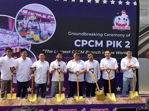 Raffi Ahmad Inaugurates the World's Largest Arcade Game by Riding an Excavator