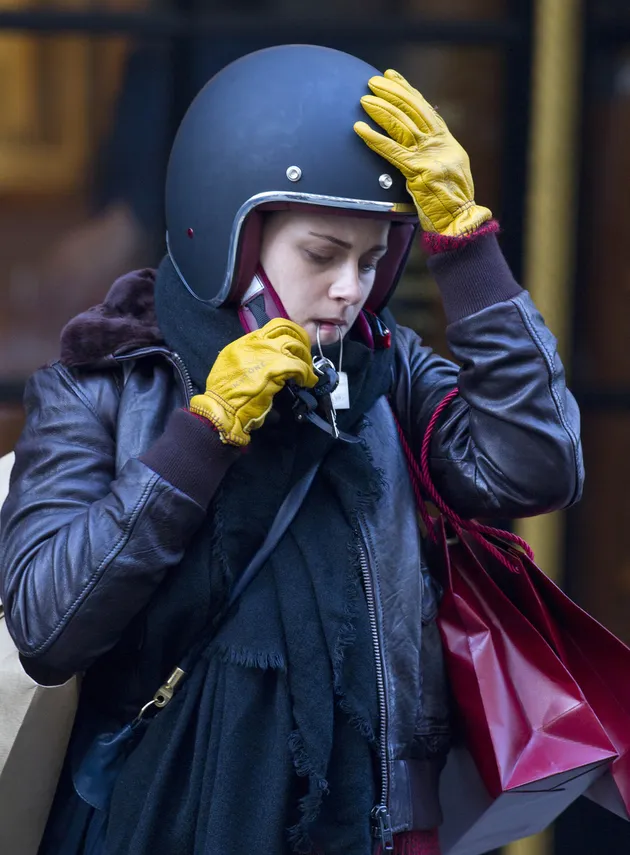 Kristen Stewart PERSONAL SHOPPER