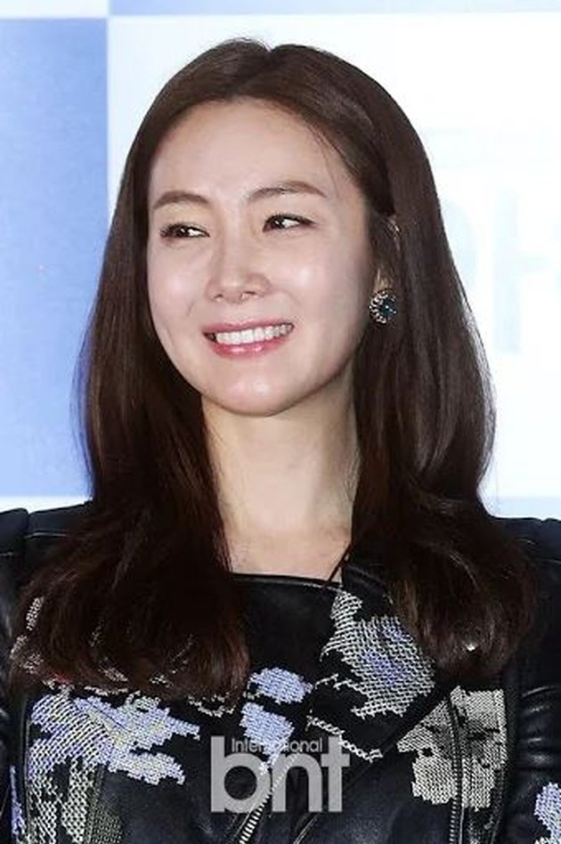 Aktris yang baru saja melahirkan anak pertamanya, Choi Ji Woo, punya nama asli Choi Mi Hyang. Mungkin biar terdengar lebih modern kali ya.