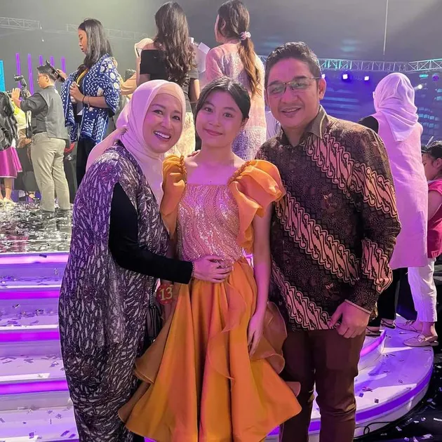 Nasha diapit Okie dan Pasha