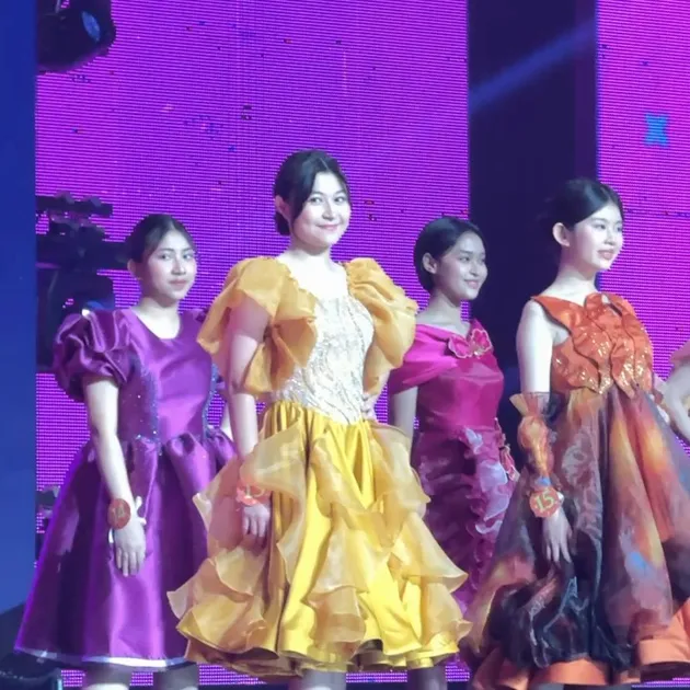 Penampilan Nasha di atas panggung Gadis Sampul