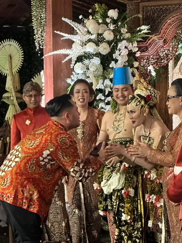 Nassar salami Yosika di pelaminan