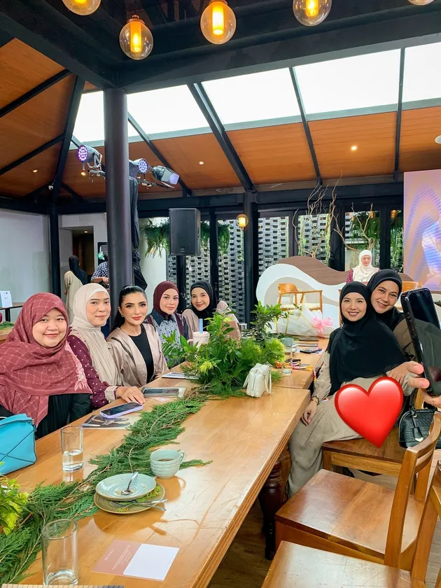 Ashanty &amp; Tya Ariestya di acara launching Shireen &amp; Natasha