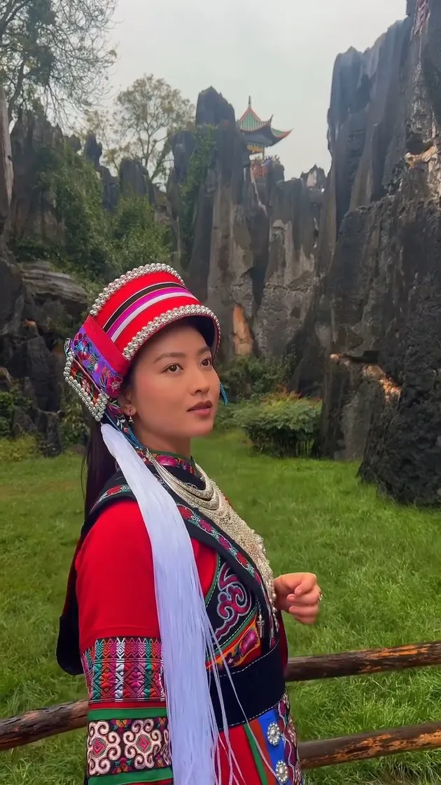 Natasha Wilona Tampak Samping