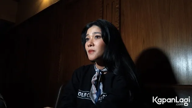 Naysila Mirdad di Depan Awak Media