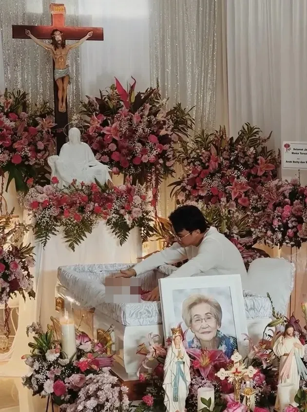 oma Rey Mbayang meninggal