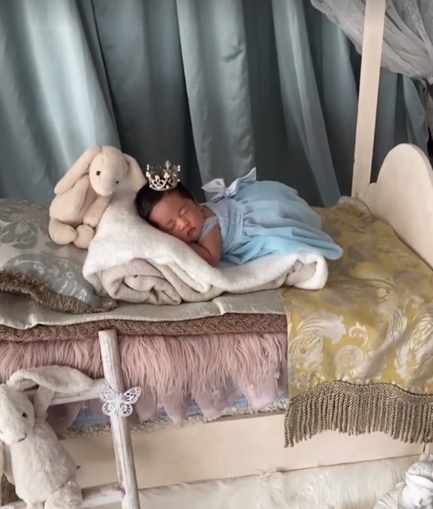 Newborn Photoshoot Alisha Fourth Child of Aliya Rajasa and Ibas Yudhoyono, Adorable Sleeping Princess