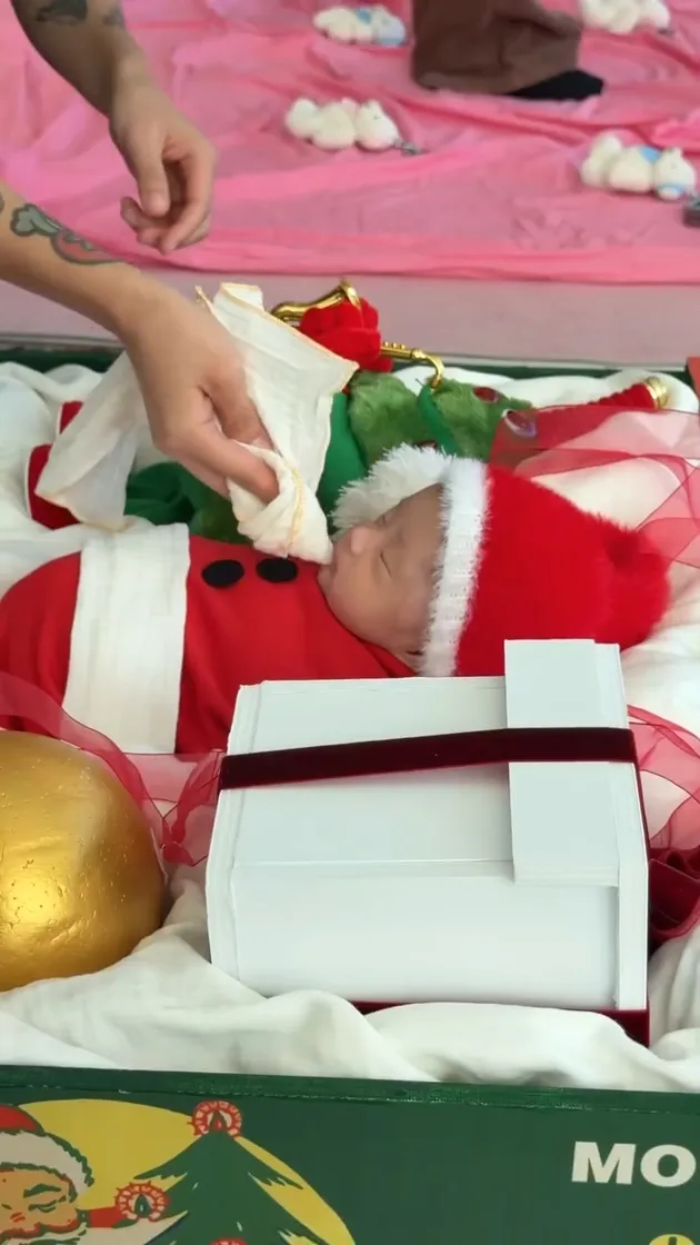 Anak Lee Si Young Tidur