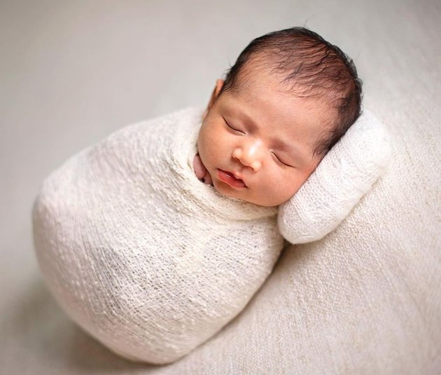 Newborn Photoshoot of Baby Don Verhaag, Jessica Iskandar and Vincent's Child, He Looks Handsome and Very Western!