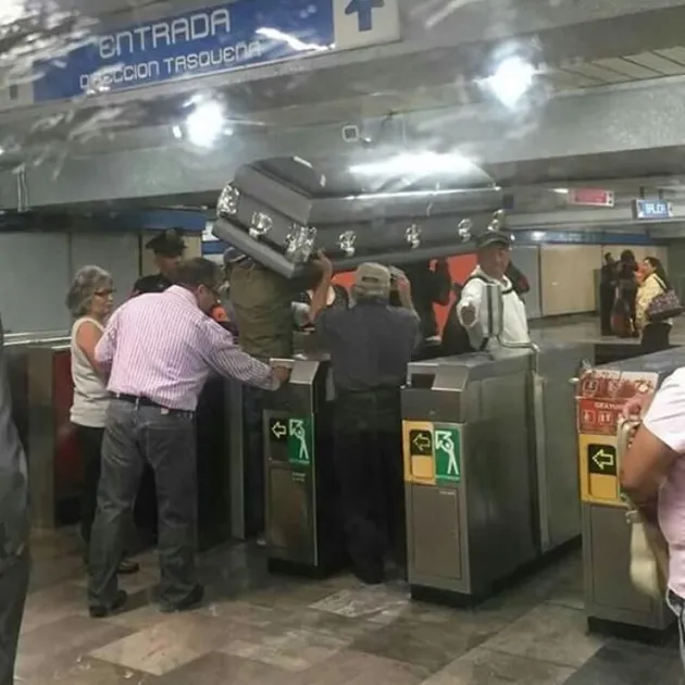hal-hal unik di subway, foto unik, foto aneh