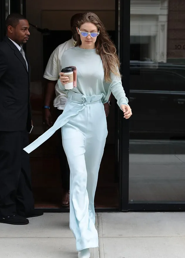 Rambut Basah Artis Hollywood