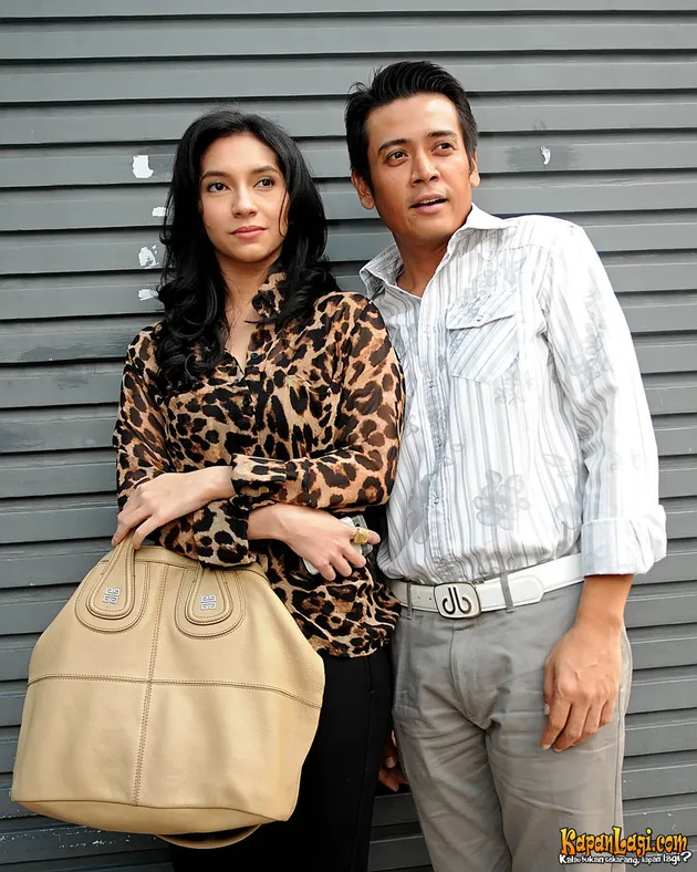 10 Pasangan Selebritis Yang Nikah Karena Cinlok