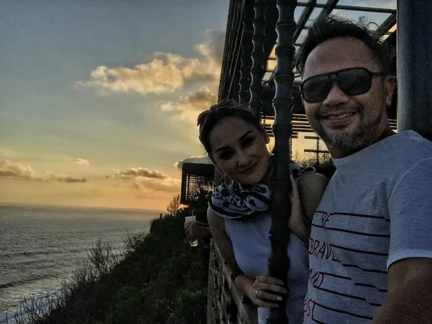 mona ratuliu wedding anniversary