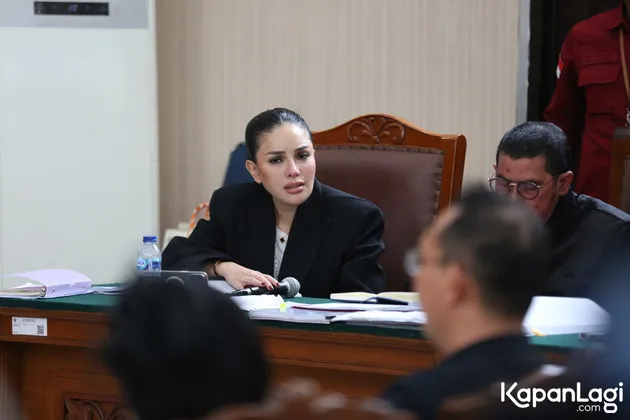 Nikita Mirzani Meledak di Ruang Sidang