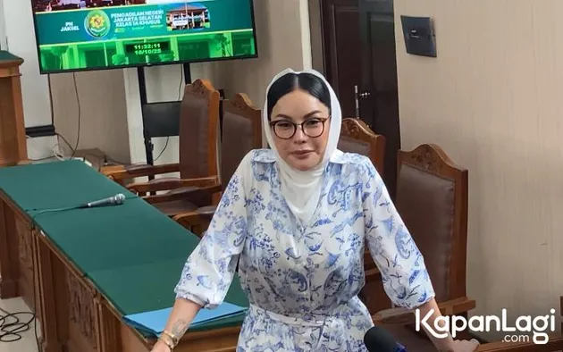Nikita Mirzani sapa awak media