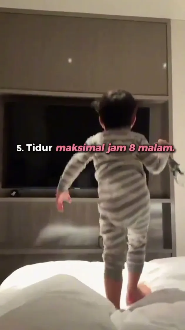 Rutinitas kelima Issa sebelum tidur