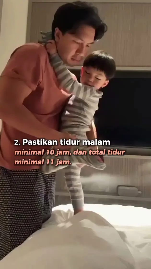 Rutinitas kedua Issa sebelum tidur