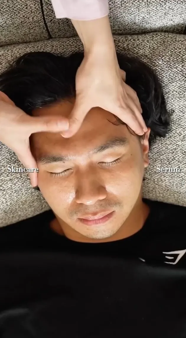 Indra Priawan pakai serum