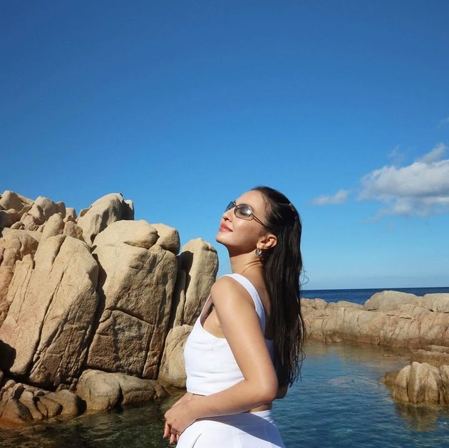Enjoy the Beautiful View of Sardinia Island, Here is a Beautiful Portrait of Raline Shah's Vacation in Italy