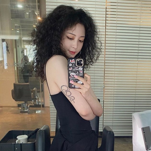 Enjoy a Vacation at the Beach, Han Ye Seul Reveals Scars from Failed Surgery for the First Time