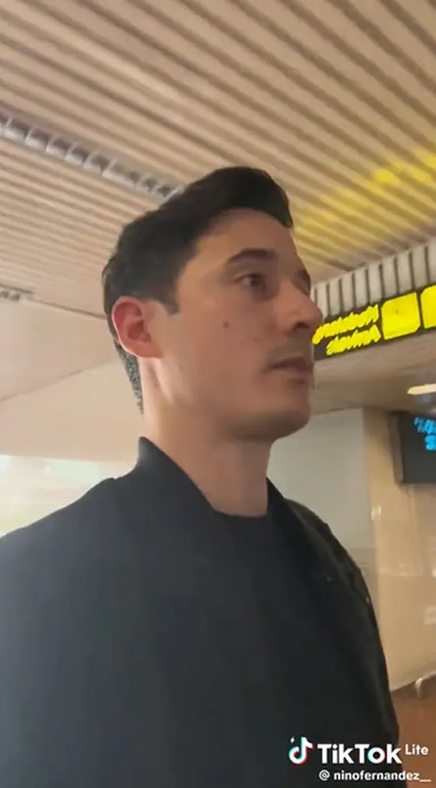 Nino Fernandez Beli Nasi Lemak ke Malaysia