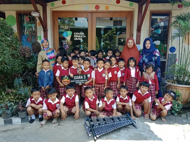 sekolah yuni shara, sekolah murah yuni shara