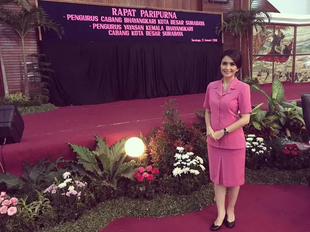 kadek devi, dewa yoga