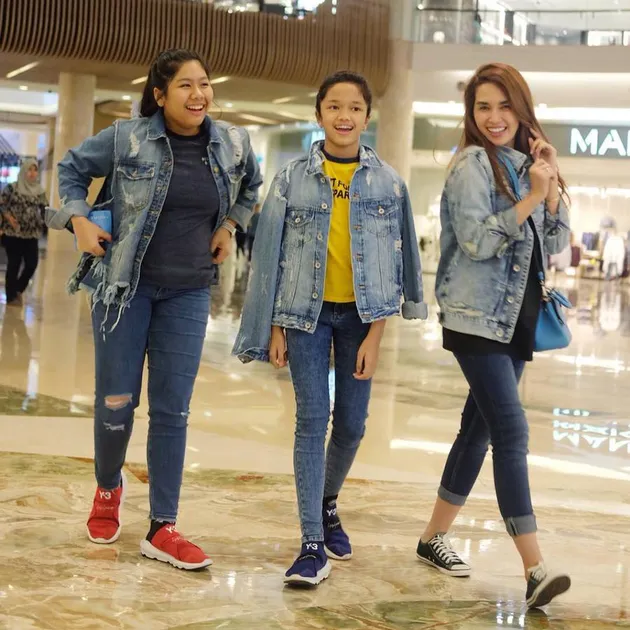 Keluarga Ussy Pratama