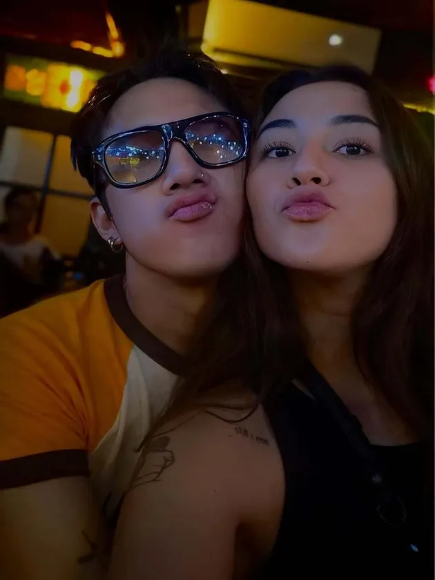 Dahlia Poland pose mulut monyong