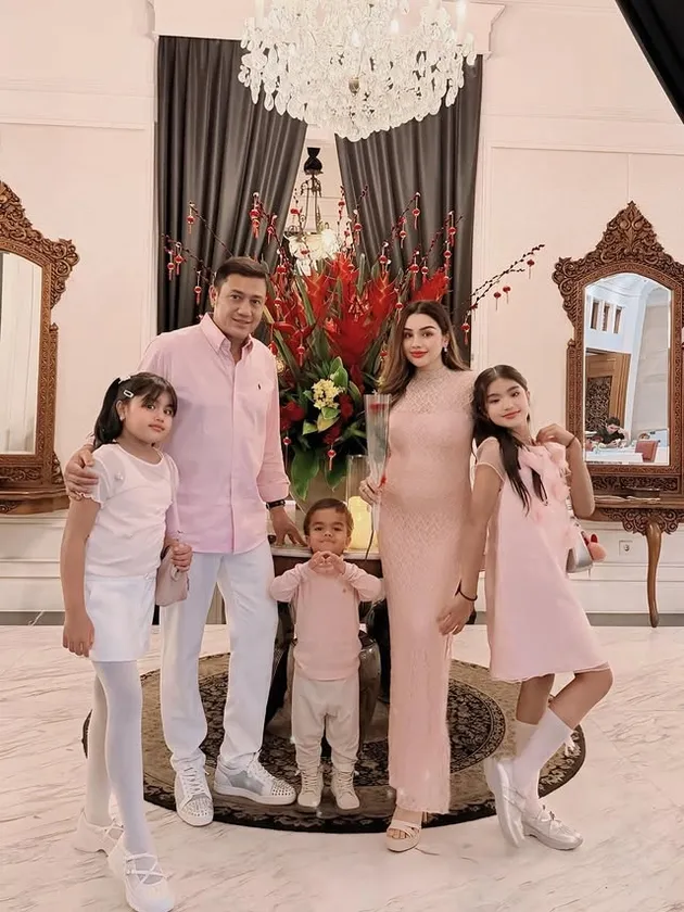 Nurah Syahfirah pakai dress pink