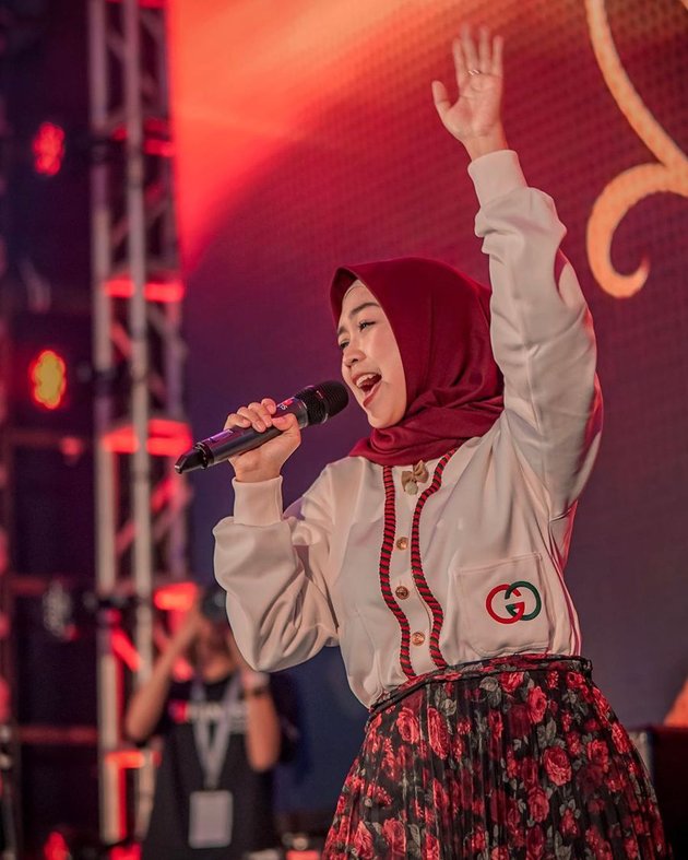 Singing at YouTube Fanfest, Ria Ricis Has a Dream to Perform Around Java