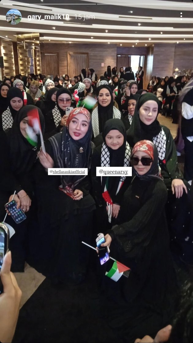 Sing the Song 'Atuna Tufuli', 10 Photos of Arsy Hermansyah Participating in a Joint Prayer Event for Palestine - Invited to Take Photos with Mothers