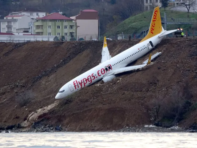 foto unik, foto aneh, kejadian unik, kecelakaan pesawat, pegasus airlines, kecelakaan pegasus airlin