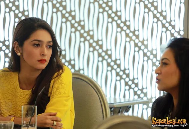 NABILA SYAKIEB TAMPIL LEBIH DEWASA DENGAN LIPSTIK MERAH 