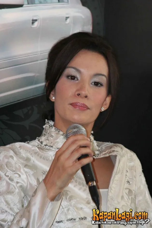 nadya hutagalung