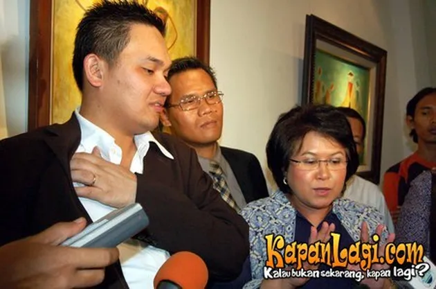 Tuntut Ex-Istri Farhat