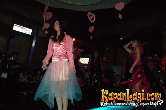 Nia Ramadhani dan Ressa Herlambang