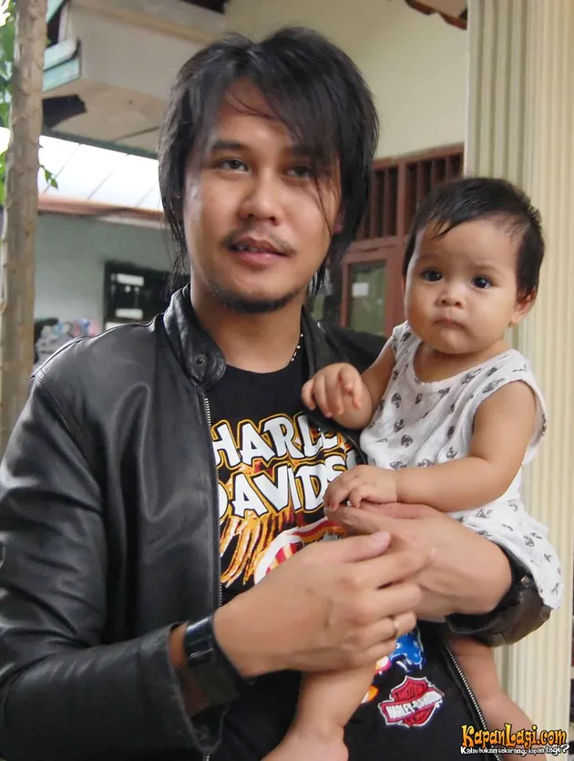 Ernest Cokelat / Nirina Zubir